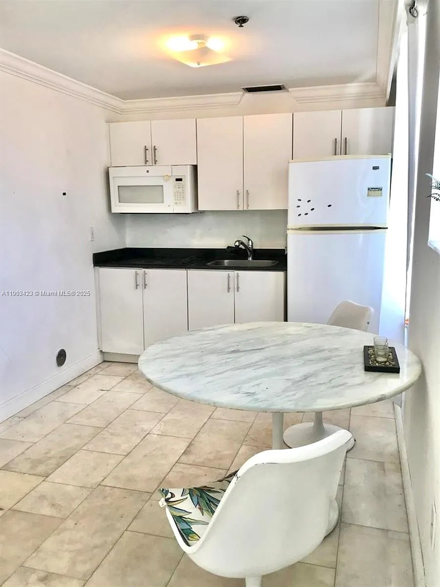 Building Photo - 1502 Jefferson Ave #104