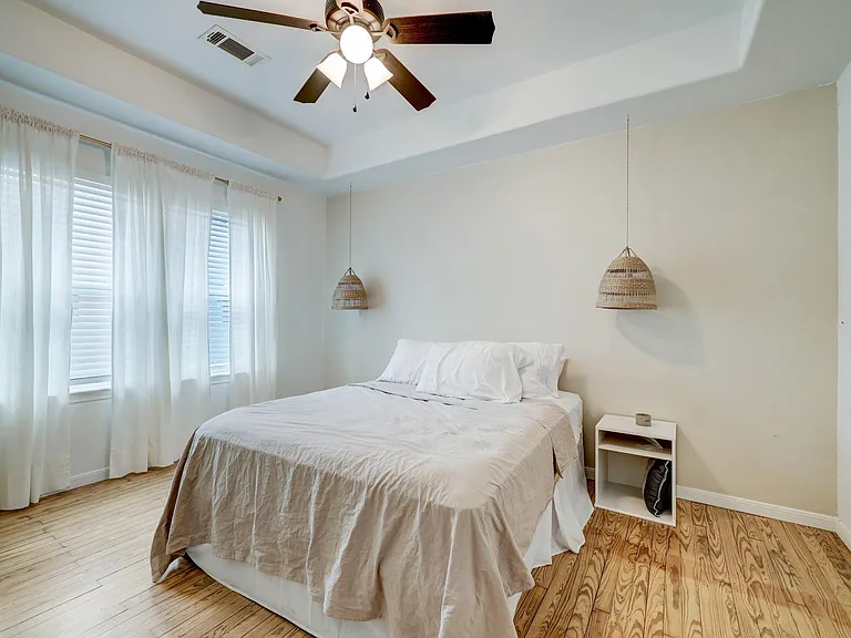 4801 Avenue H — Photo 25