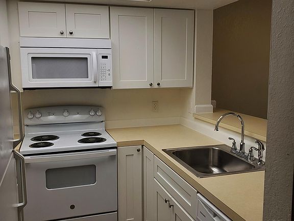 4th image of 2900 Hickory Ln SE APT A15