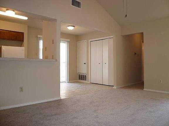 5th image of 2118 Gaston Place Dr #B