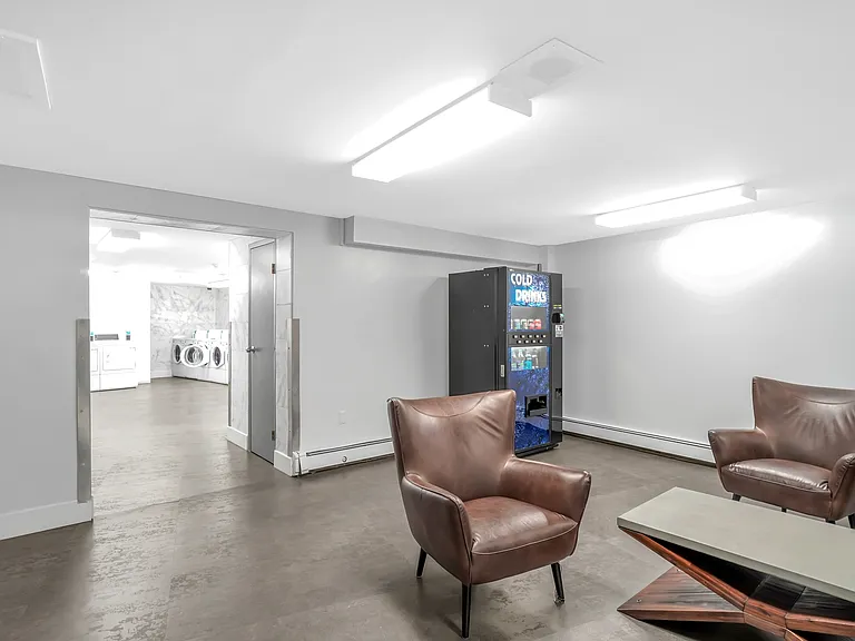 1959 Marine Dr — Photo 10