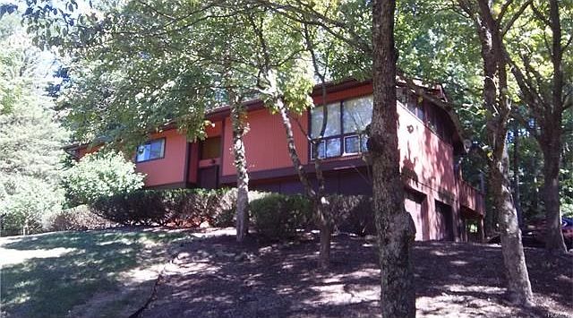 1st image of 16 Lancaster Ln