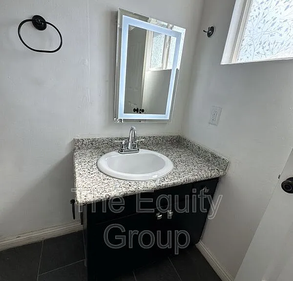 510 N Encina St #F — Photo 8