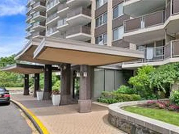 18-15 215th St #8M, Queens, NY 11360