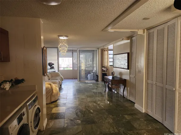 750 Kaheka St APT 1405, Honolulu, HI 96814