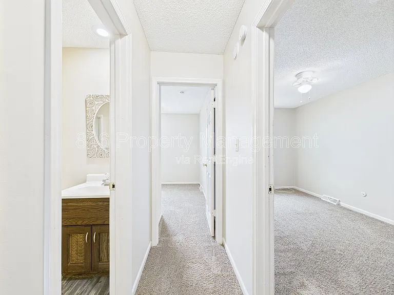 166 SW Robin Rd — Photo 12