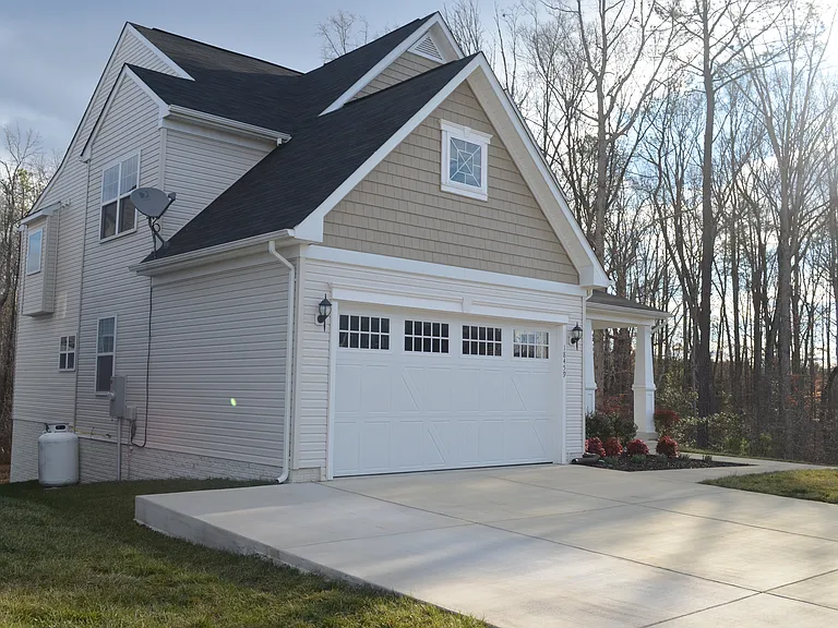 18459 Patriot Ln — Photo 2