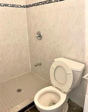 5th image of 6509 Metropolitan Ave #2