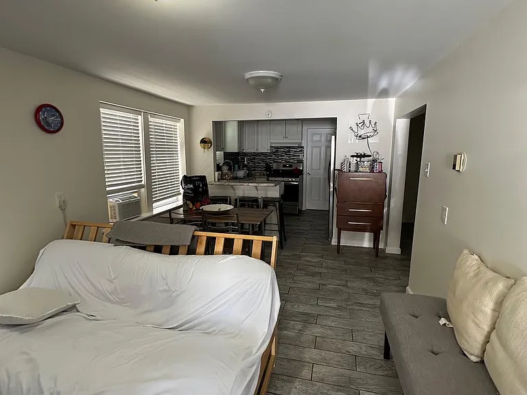 202 N Sacramento Ave #A — Photo 28