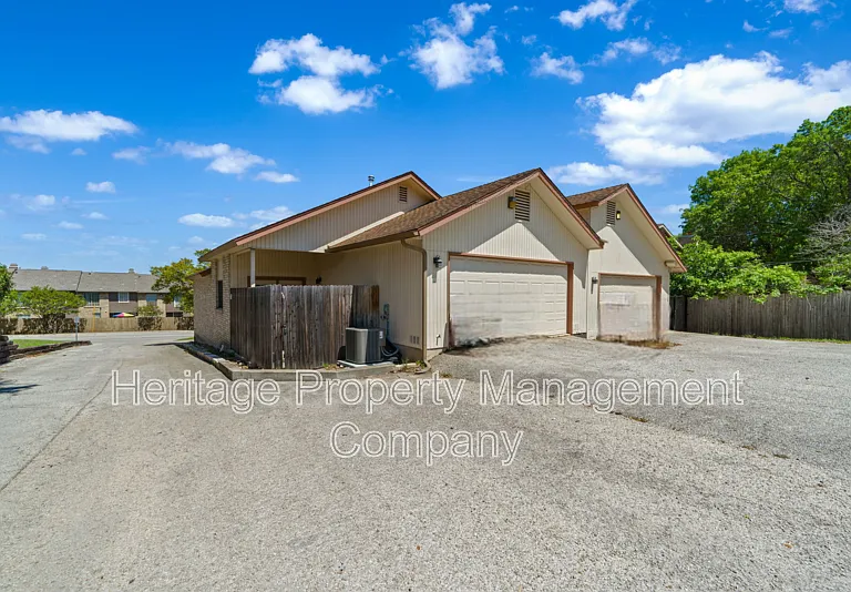 1932 Broken Oak St — Photo 16