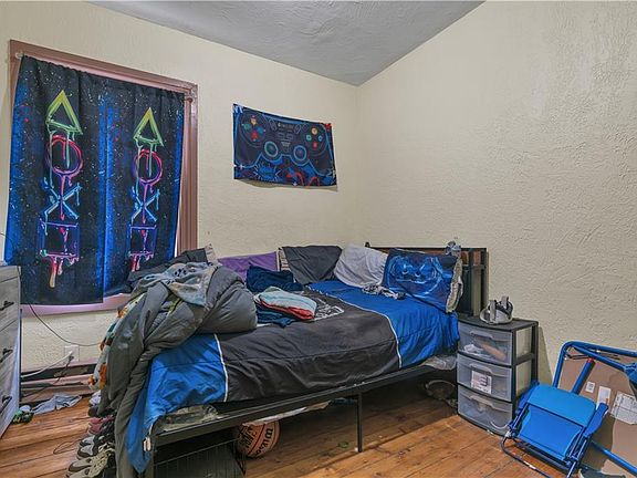 3rd image of 86 Tobey St