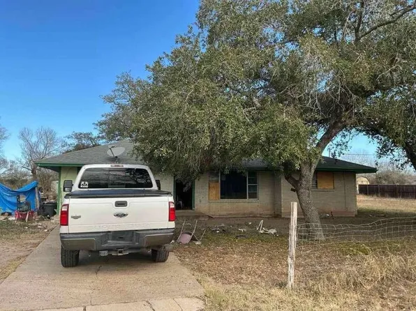 2644 Pieper Rd, Beeville, TX 78102