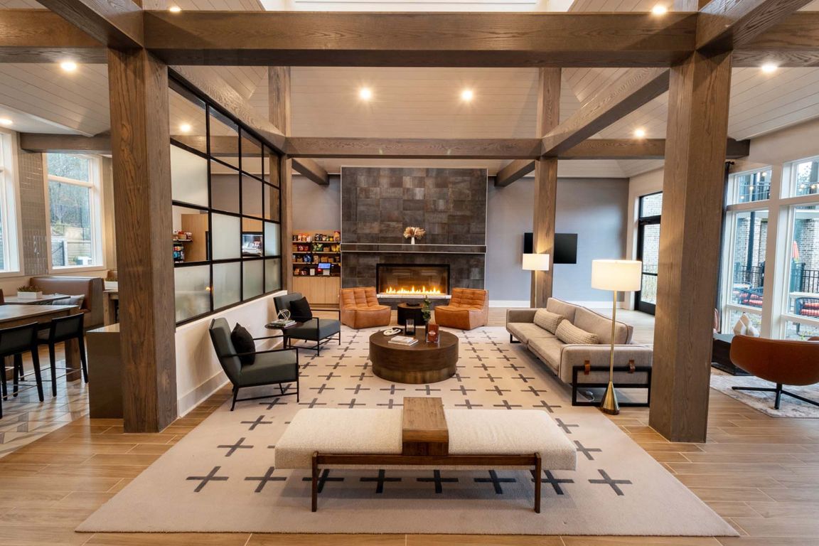 Lounge at Windsor Sugarloaf Heights, Lawrenceville, GA