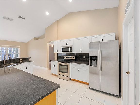 3rd image of 11883 SE 176th Place Rd