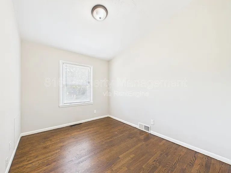 622 Christopher St — Photo 17