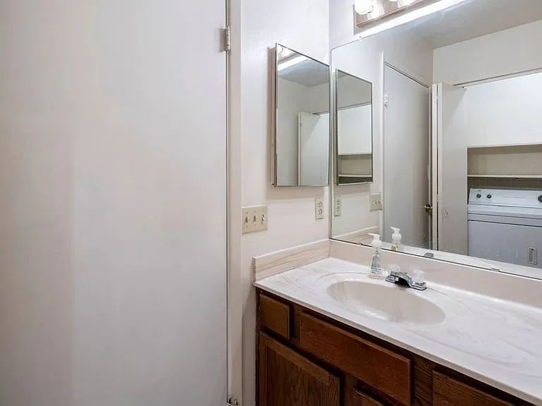 1113 W Highland St — Photo 9