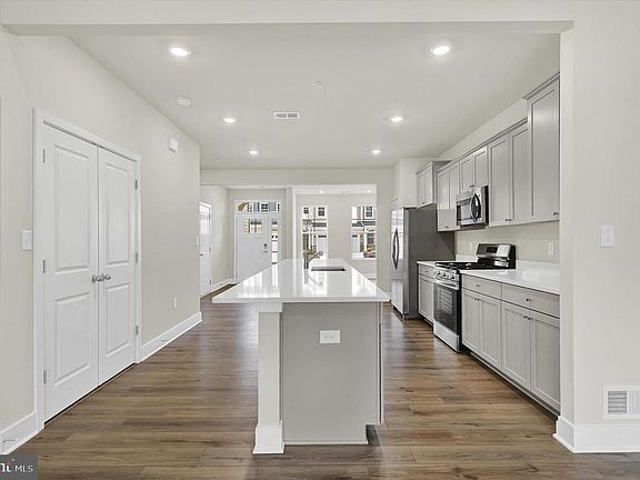 3rd image of 2162 Winterberry Ln