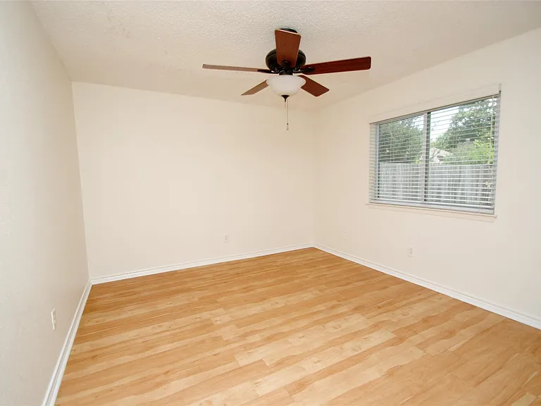 22619 Leedstown Ln — Photo 18