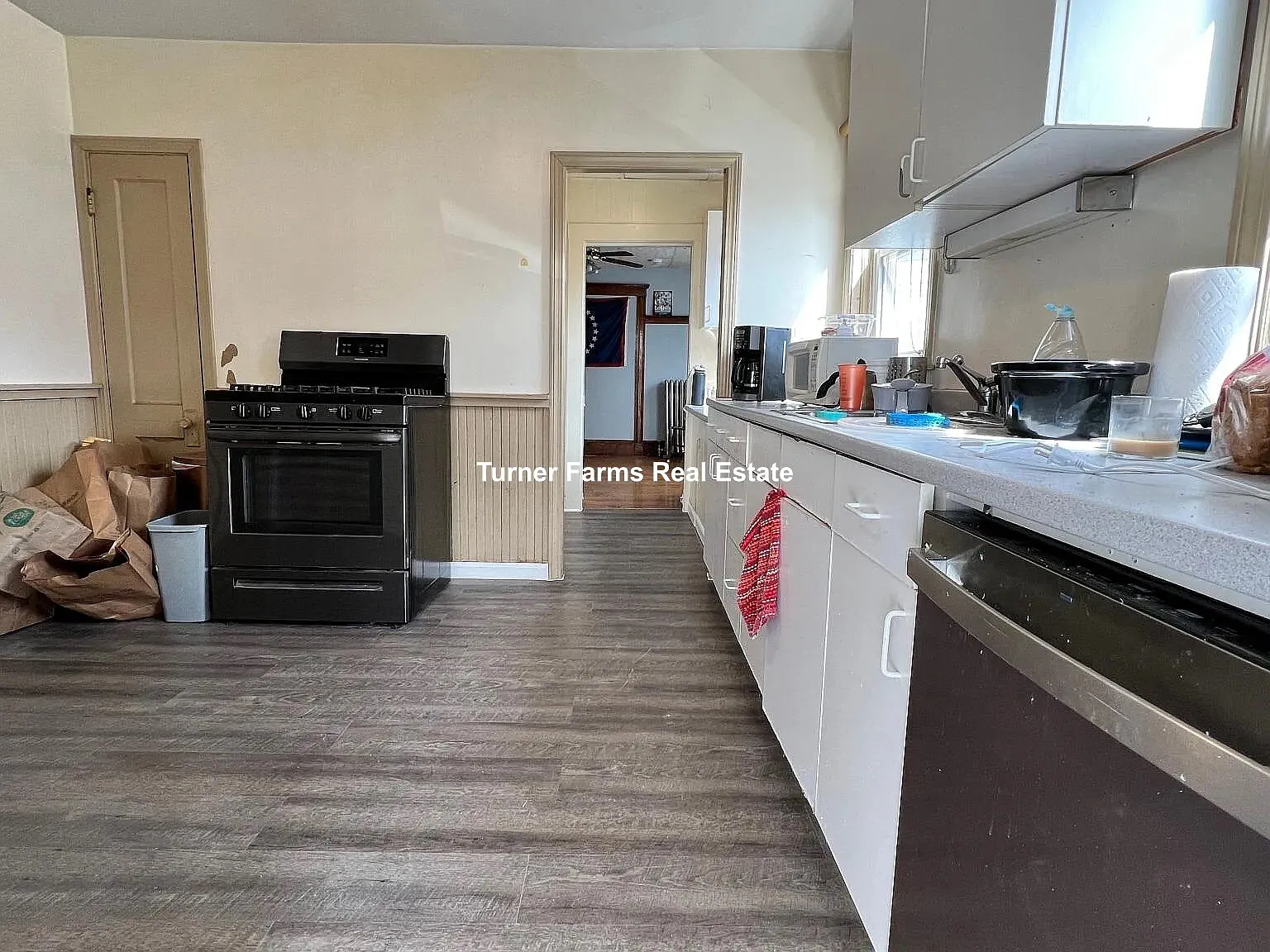 3 bed, 9999 sqft, $4,200 — Photo 2