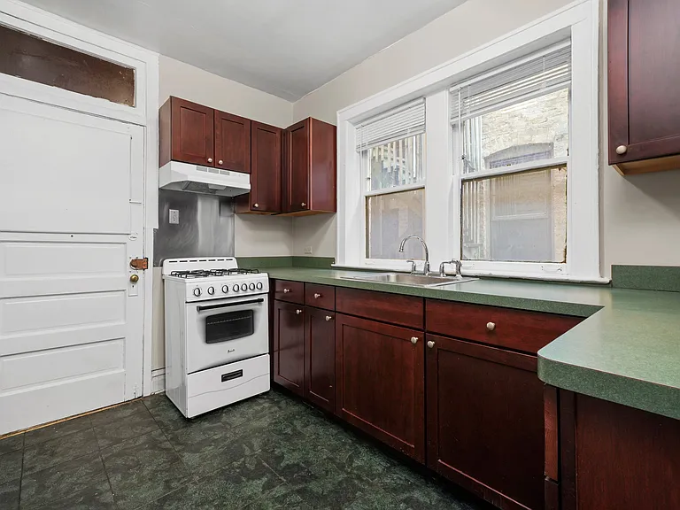 820 Reba Pl #2S — Photo 5