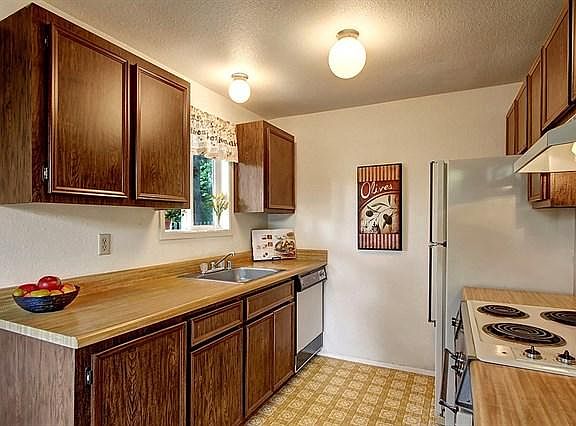 3rd image of 1872 Central Pl S APT H75