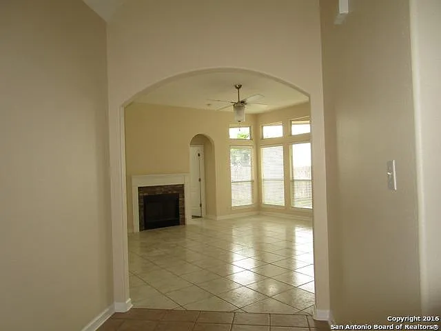 4 bed, 2200 sqft, $2,100 — Photo 2