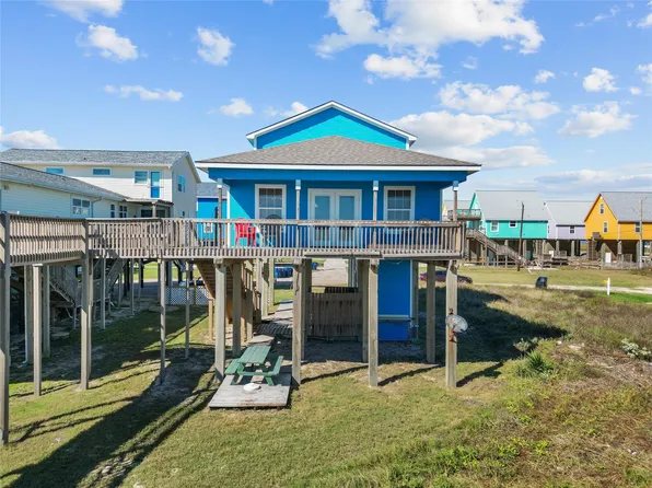 211 Ocean Dr, Surfside Beach, TX 77541