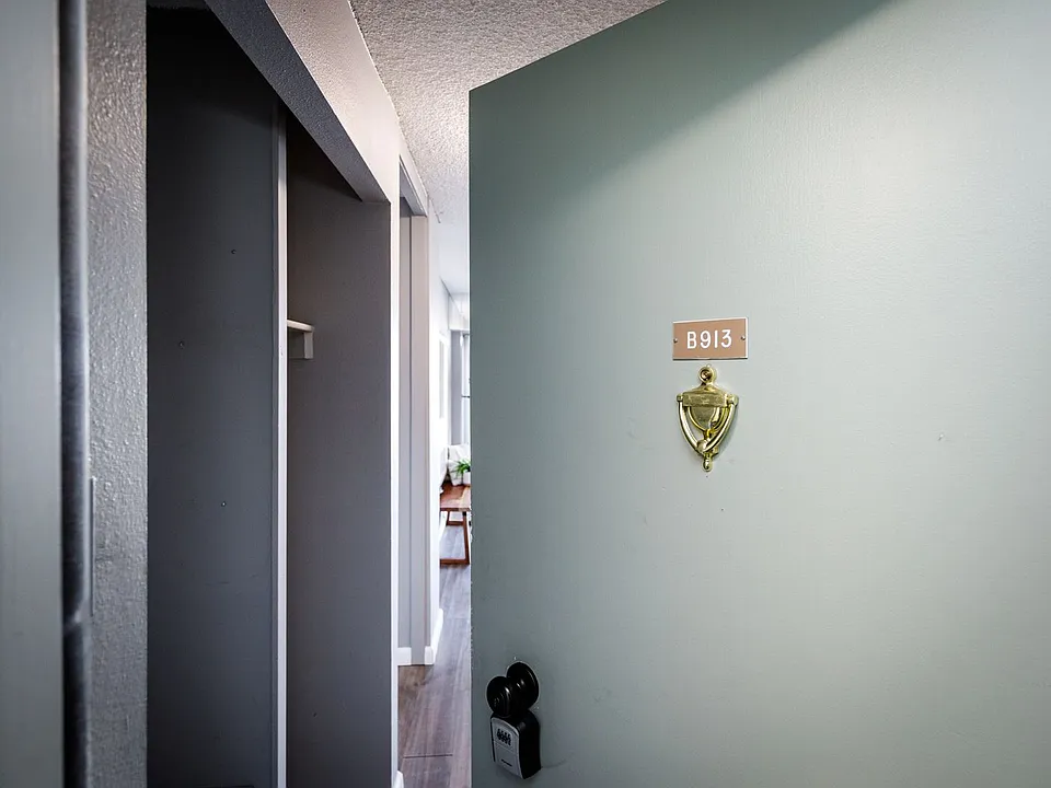 411 Lakewood Cir #B913