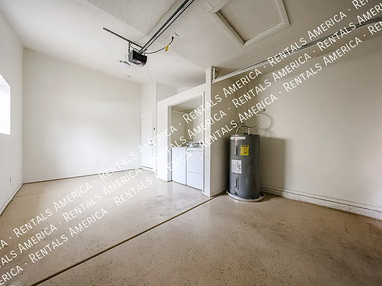 2842 E Irwin Ave — Photo 26