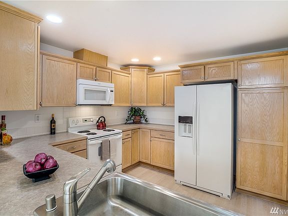 5th image of 6918 208th St SW Unit 304