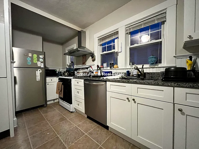 158 W Adams St #2 — Photo 2