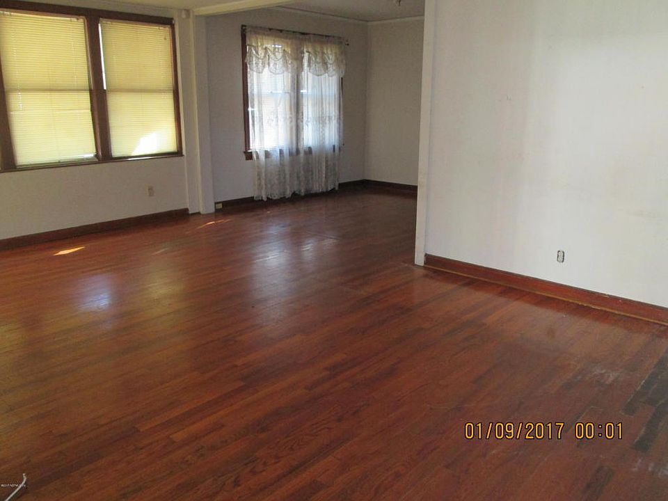 2nd image of 398 E 45th St