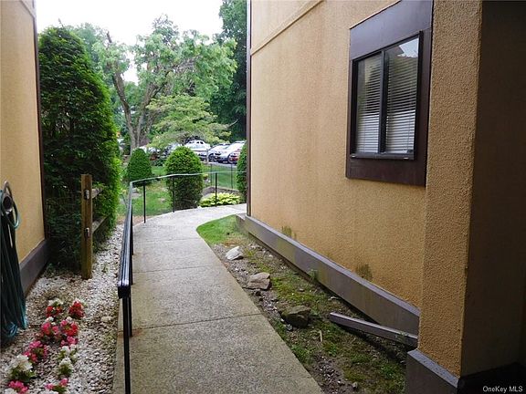 4th image of 7 Granada Cres APT 12