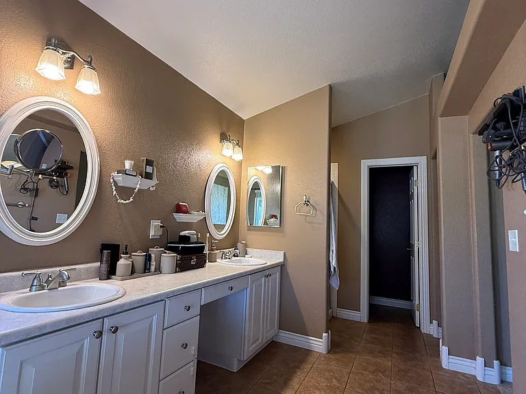 Master Bath with dual vanity, shower, tub