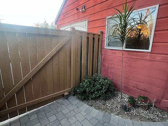 3rd image of 13900 Sylvan St