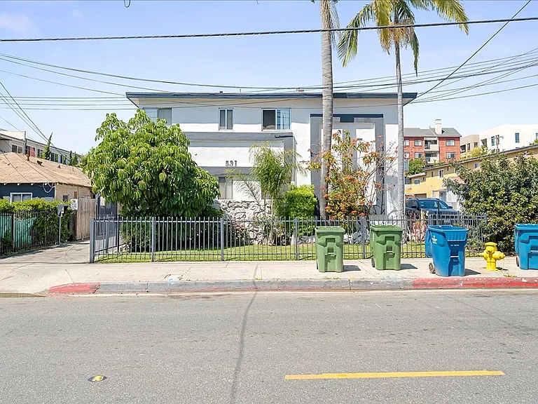 531 W Hyde Park Blvd #9 — Photo 11