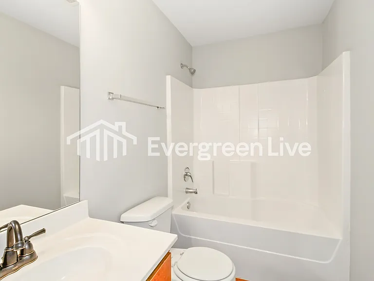 451 NE 19th Pl — Photo 11