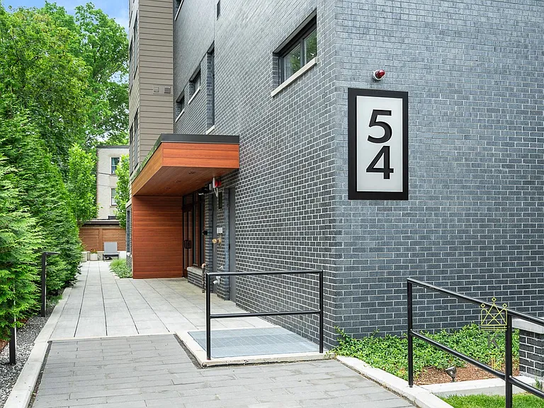 54 Auburn St #402 — Photo 8