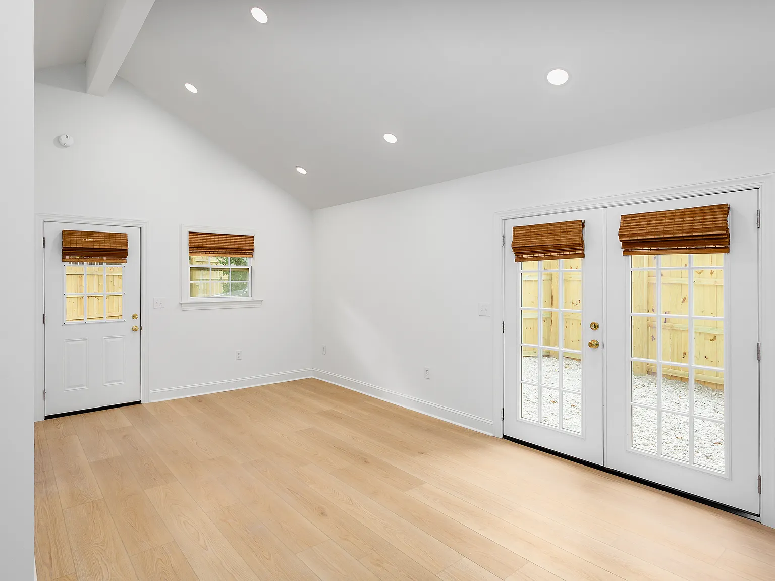 Studio, 400 sqft, $1,200 — Photo 3
