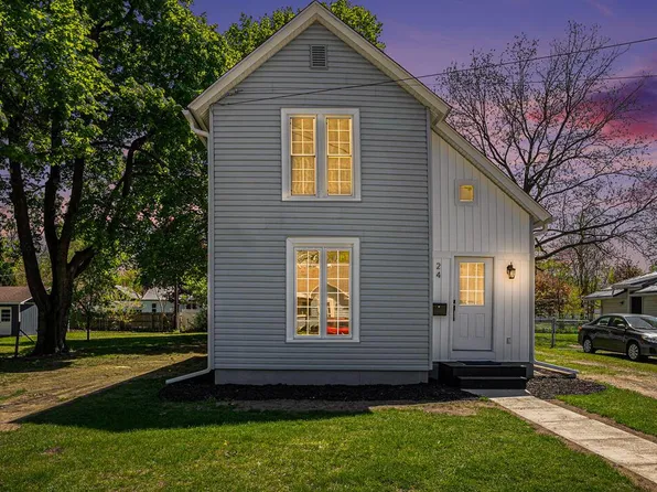 24 W Bernard St, Hartford, MI 49057
