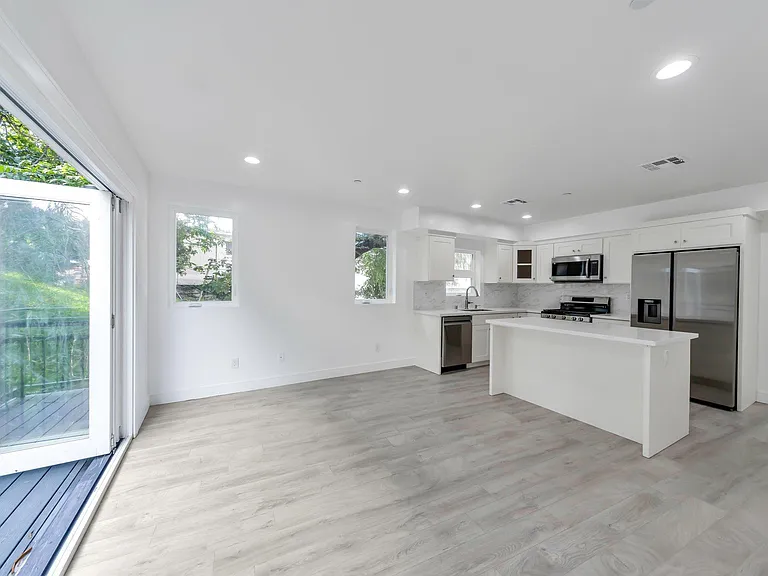 7108 1/2 Ramsgate Ave — Photo 17
