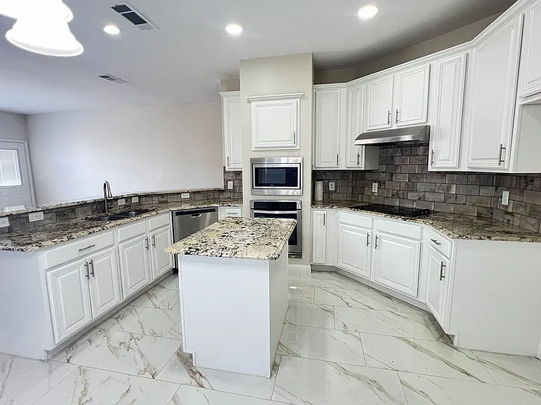 2505 Hunters Run Dr — Photo 10