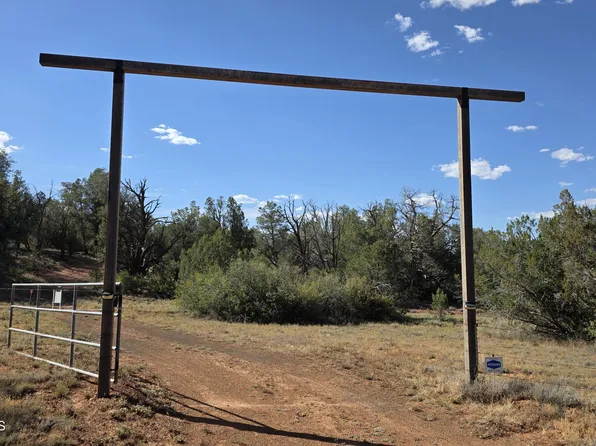 60 Rising Rock Rd, Ash Fork, AZ 86320