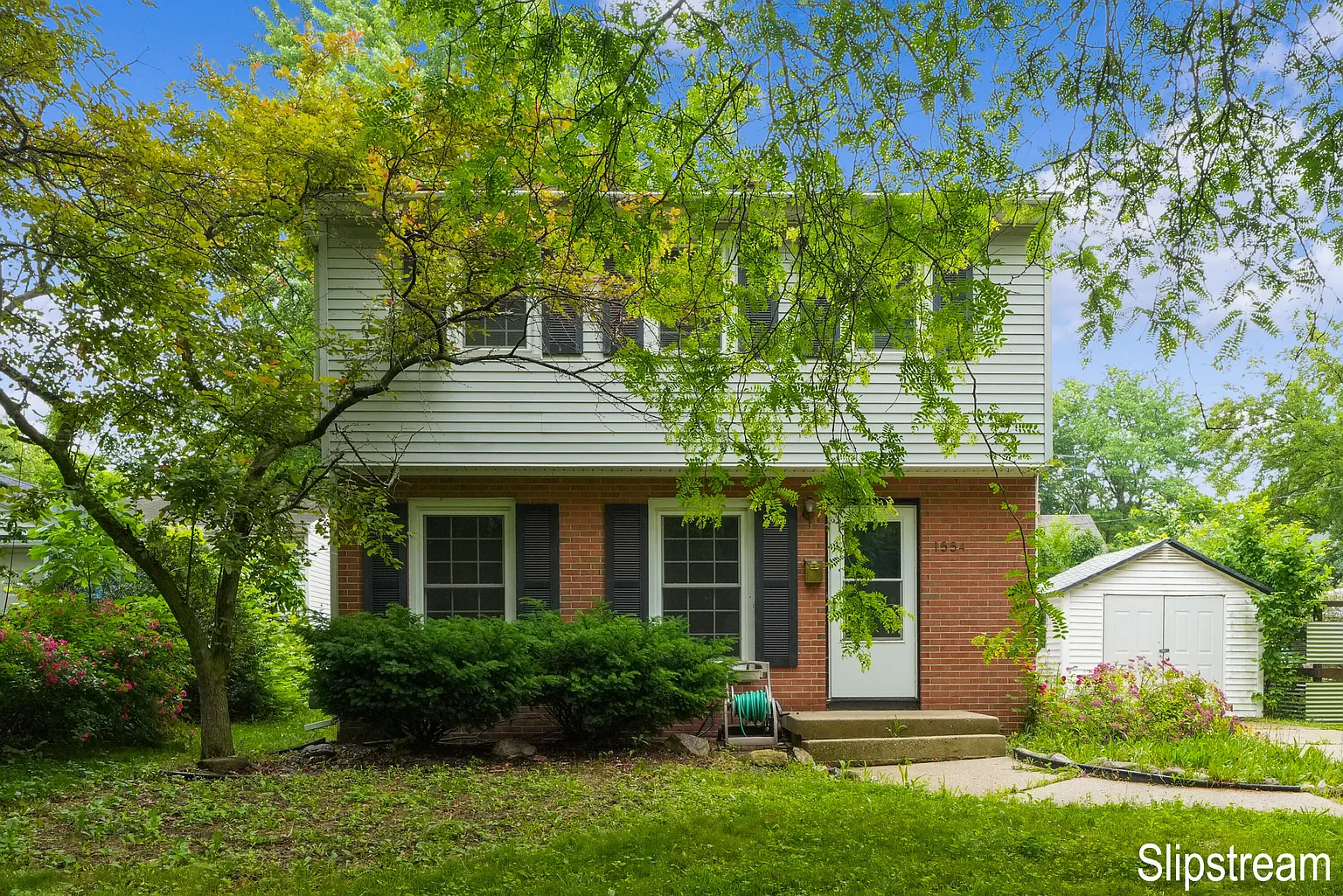 1554 Herrick Ave NE photo 1