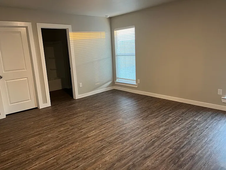 2911 Abbeville Ave — Photo 15