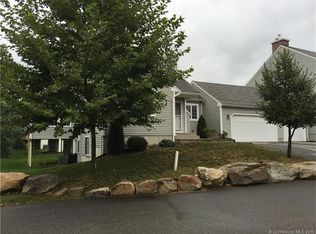 6 Pequot Sq, Mansfield, CT 06250