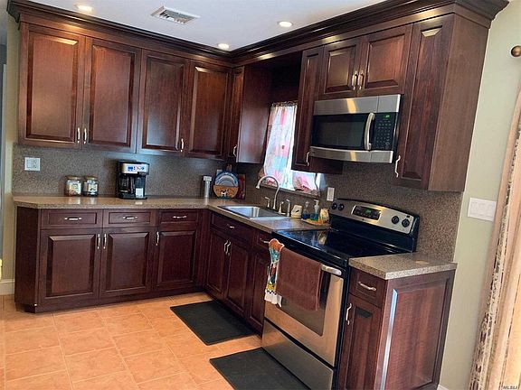 4th image of 826 Elda Ln
