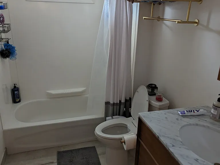 416 Hartung St — Photo 3
