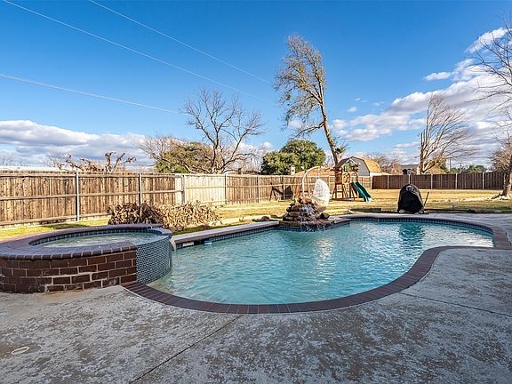 3rd image of 300 Rash Ln