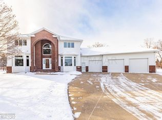 5414 68th St S, Fargo, ND 58104